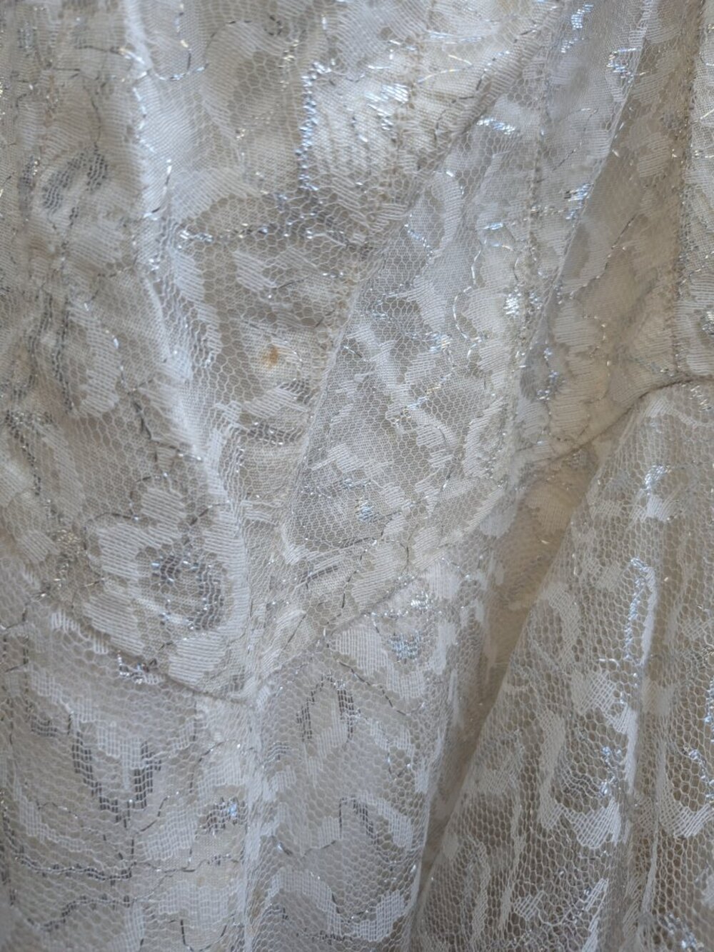 Romantic vintage wedding dress - Picture 9 of 14